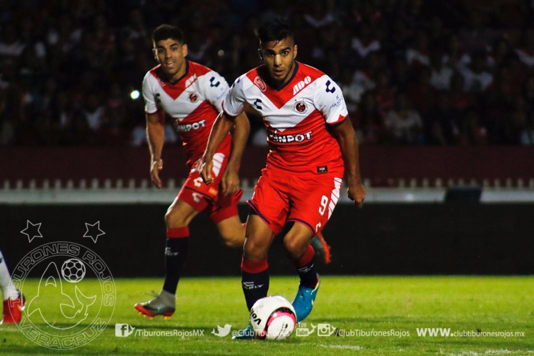 Los Tiburones logran su primer triunfo en casa