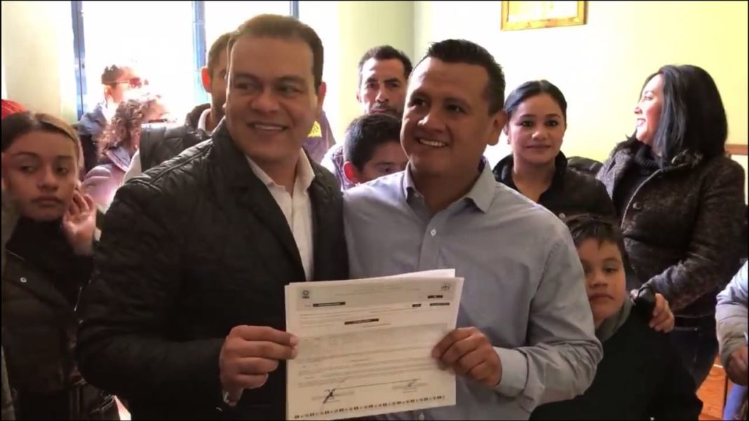 Torres Piña se registra como pre candidato al Senado