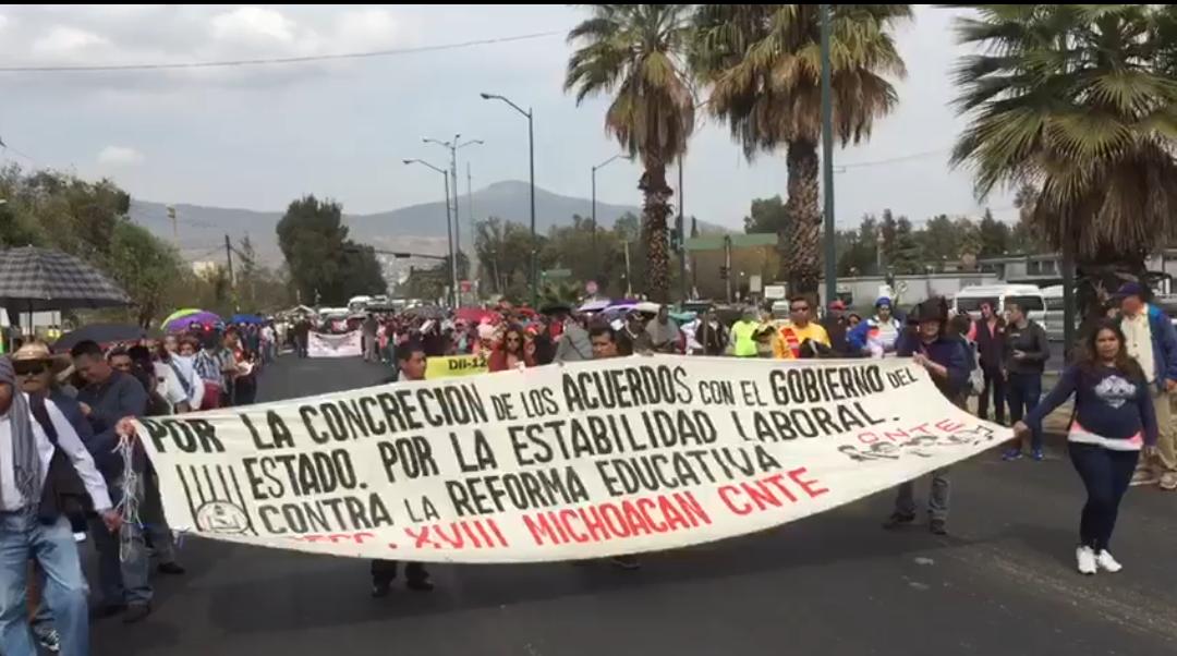 Contingente de la CNTE se manifiesta en Morelia