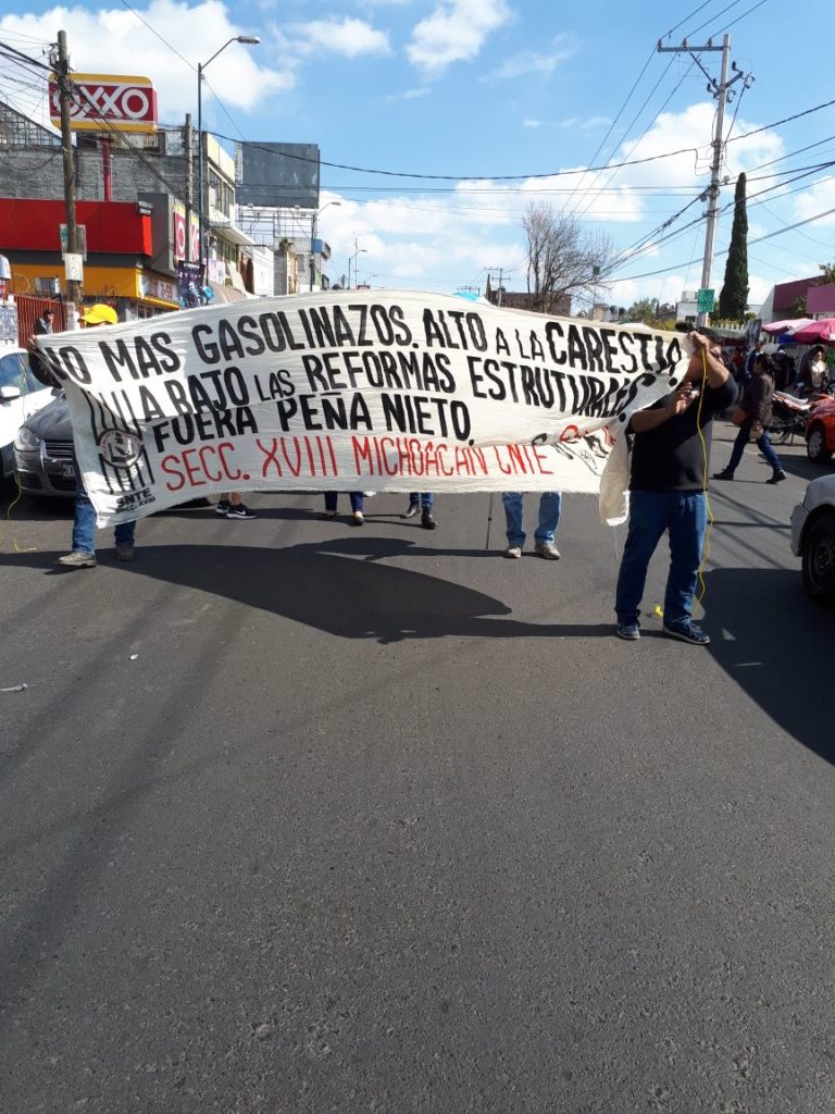 CNTE realiza marcha en Morelia