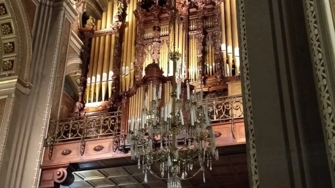 Mauricio Mancino en el órgano de catedral 