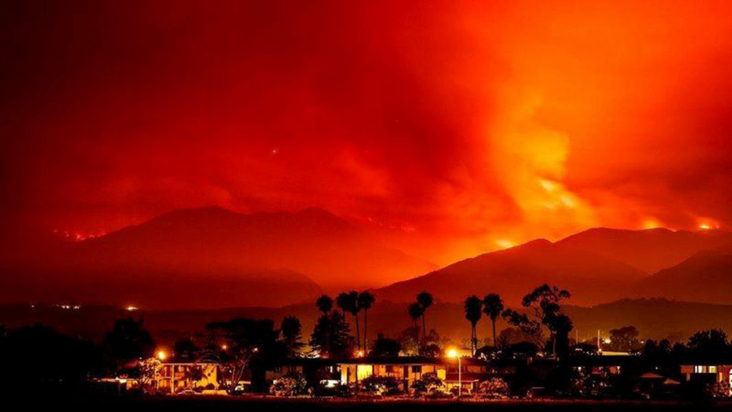 Famosos abandonan casas por incendio en California