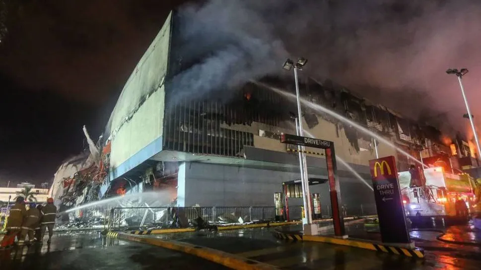 Incendio en centro comercial de Filipinas deja al menos 30 muertos