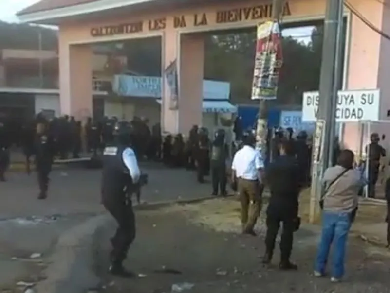 Nuevo enfrentamiento entre policías y CNTE