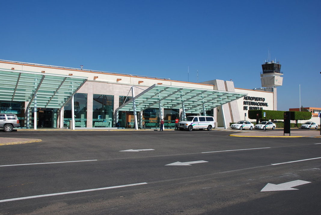 Cae avioneta en aeropuerto de Morelia