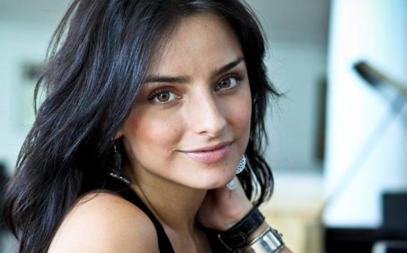 Aislinn Derbez lista para ser madre