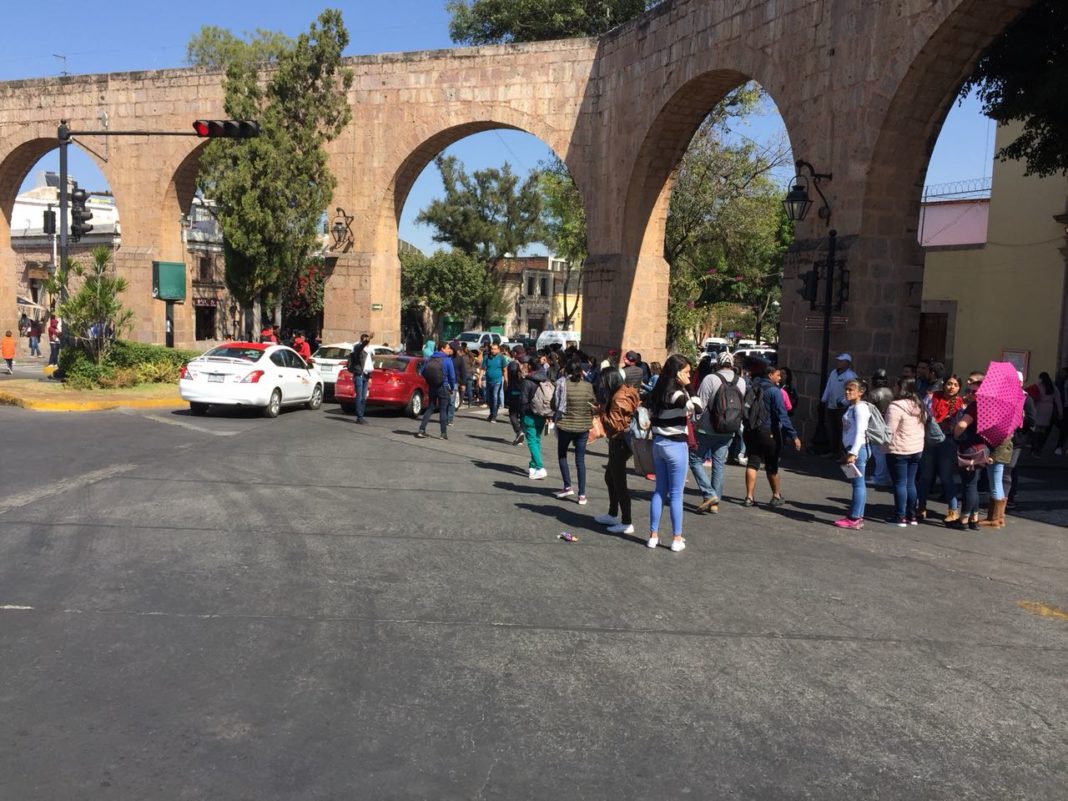 Normalistas marchan en Acueducto