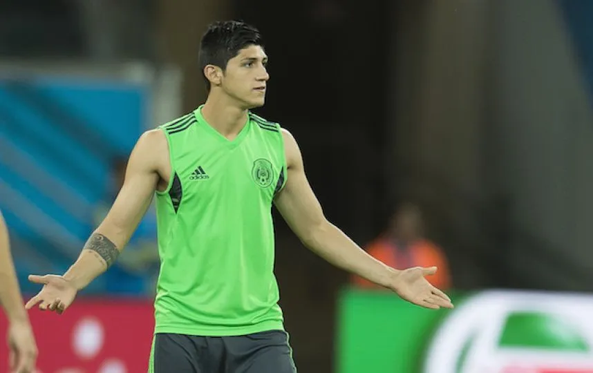 Alan Pulido no irá con el tricolor contra Bosnia