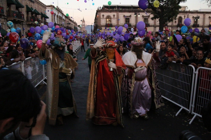 Cabalgata de Reyes magos genera cortes viales en Morelia