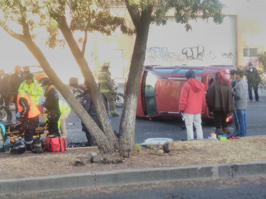 Se registró volcadura en al avenida Madero dejó una mujer lesionada
