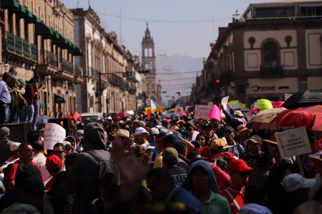 Descuentan más de 46 mdp a docentes