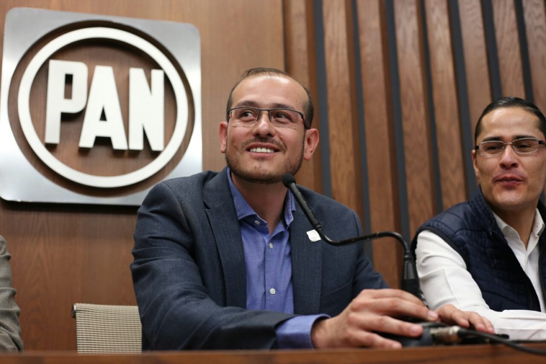 Acción Nacional le da de comer a Cocoa