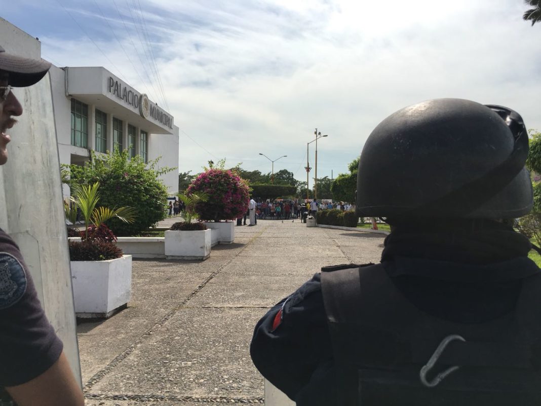 La CNTE agredió a policías