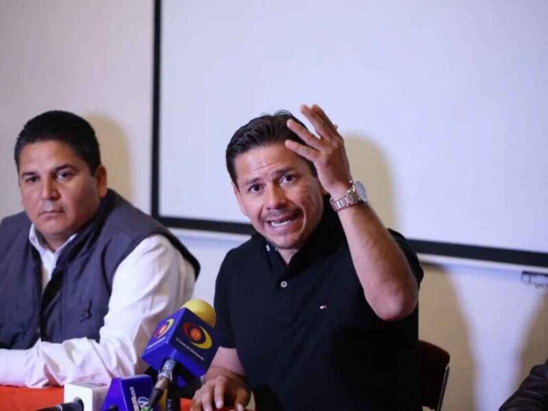 El líder del FESEMSS, Gerardo Bolaños, reveló que el gobierno de Michoacán adeuda 950 millones a maestros y a la UMSNH; advierten protestas si no se cubren pagos