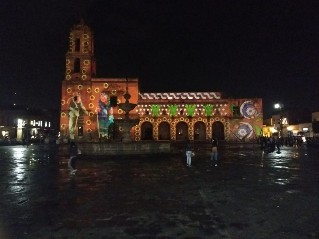 Morelianos disfrutan primer Mapping del año