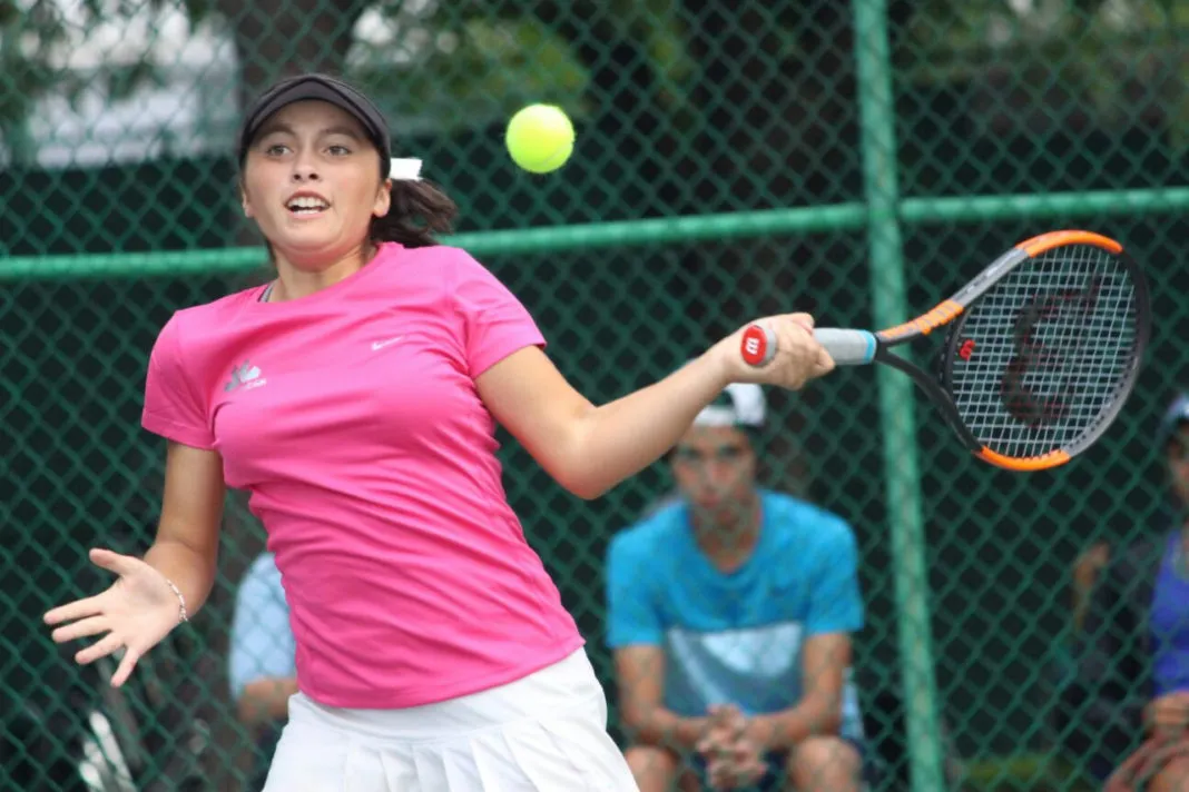 Joven moreliana promesa del tenis mexicano