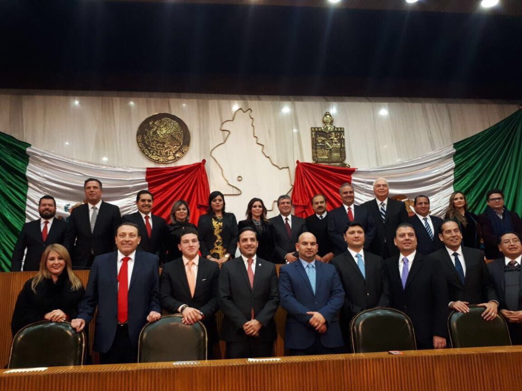 Manuel Florentino González Flores rindió protesta como gobernador interino de Nuevo León
