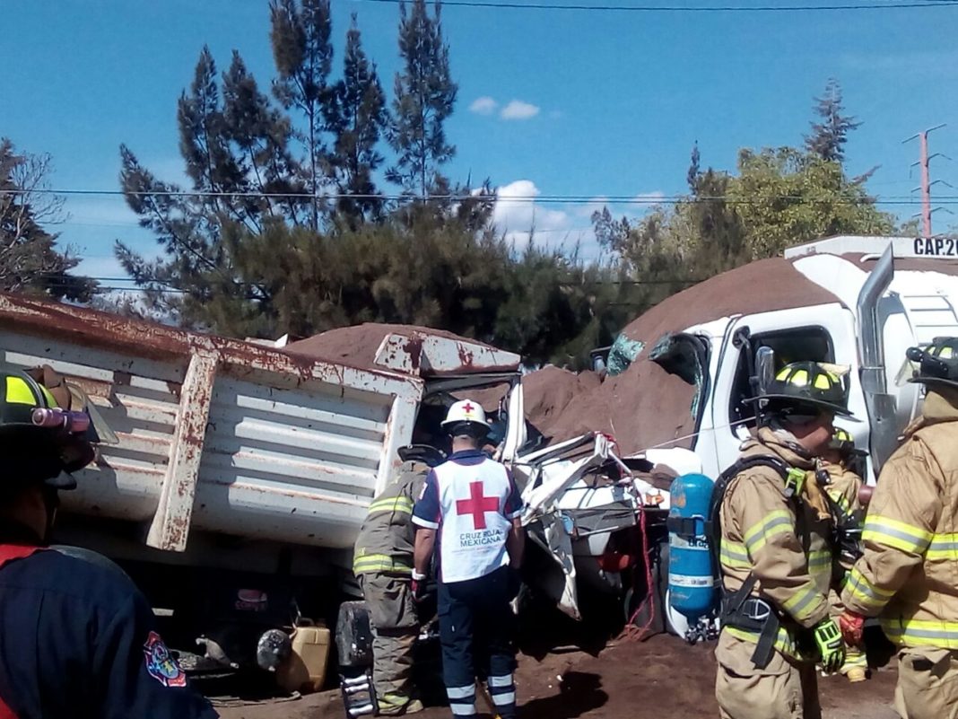 Chocan vehículos en Morelia