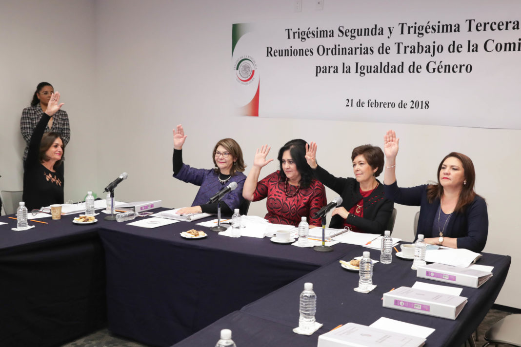 Reconocimiento “Elvia Carrillo Puerto” para María Elena Chapa