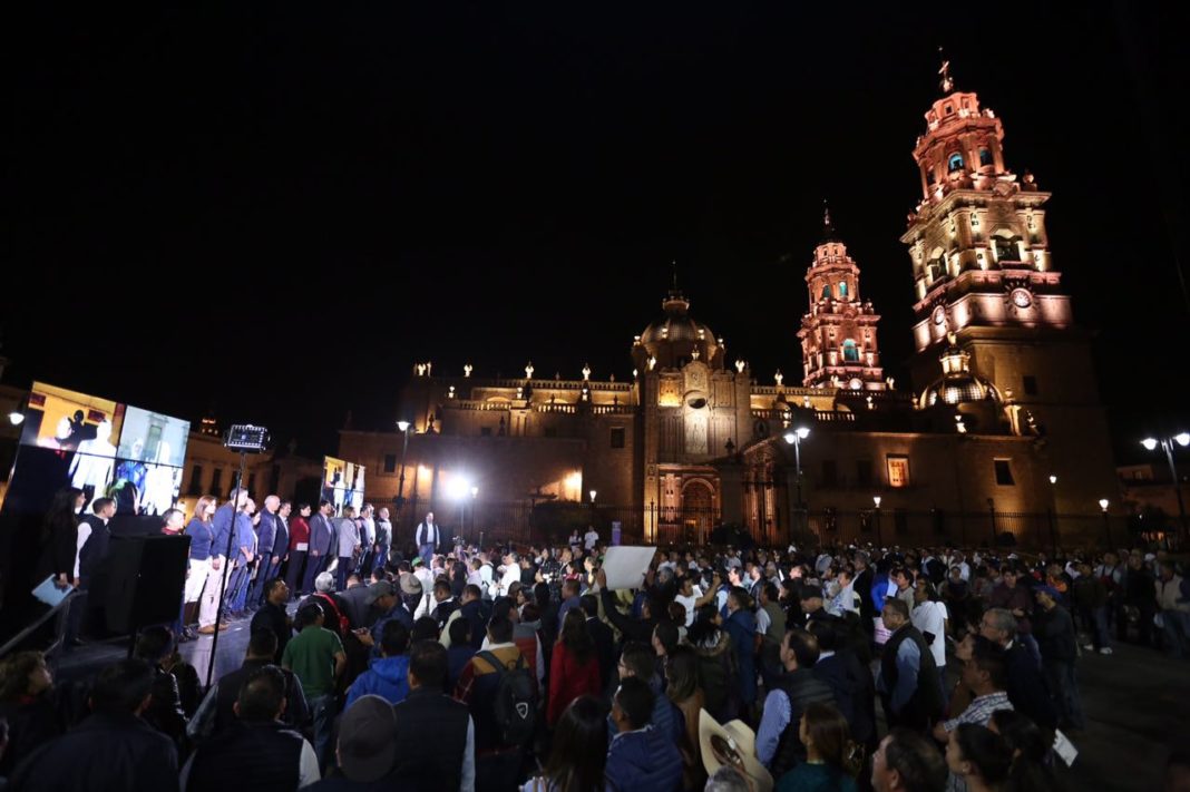 Descolorida caravana de Javier Corral en Morelia