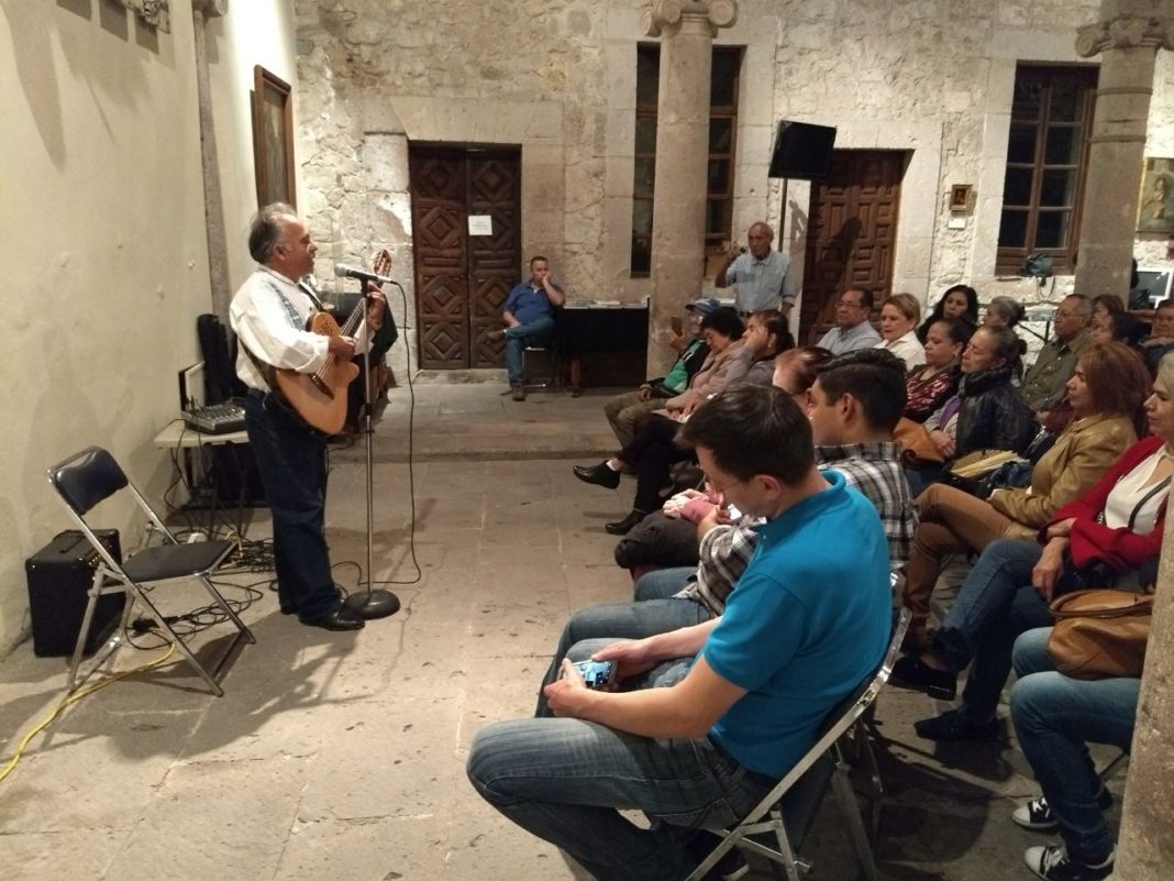 Joaquín Pantoja le canta a los morelianos