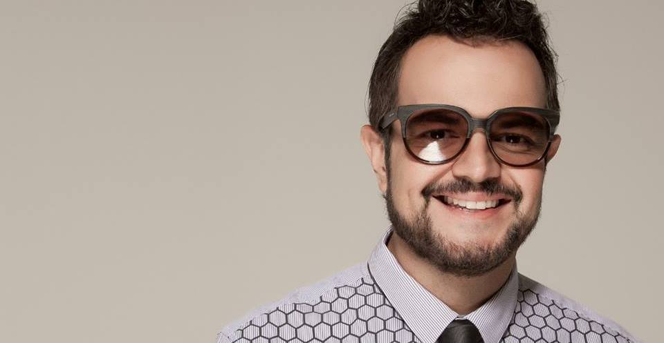 Aleks Syntek se molesta en Twitter