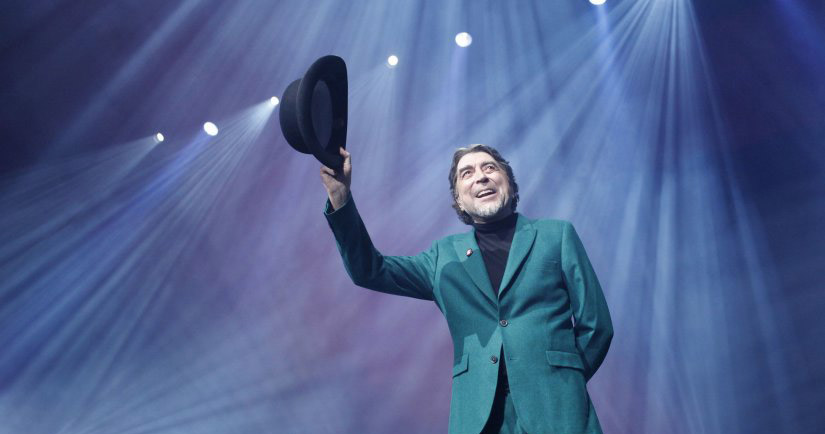 Joaquín Sabina cae del escenario y es hospitalizado