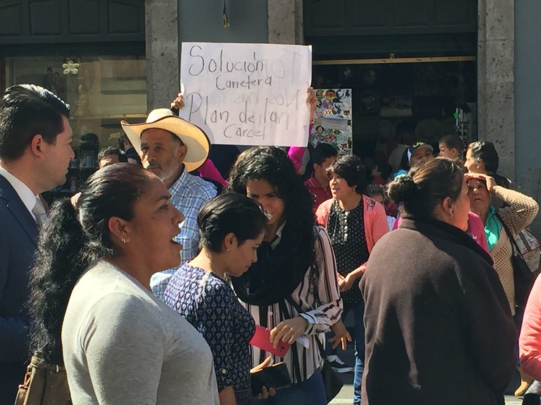 Acusan a Toño García de incumplir promesa de construcción de carretera