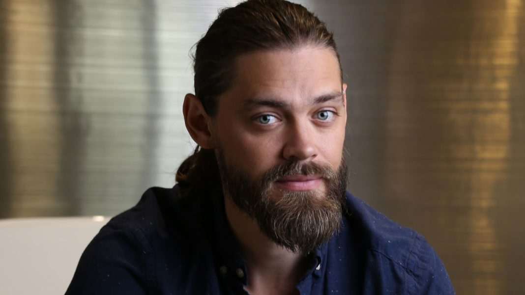 Tom Payne quiere ser "Logan"