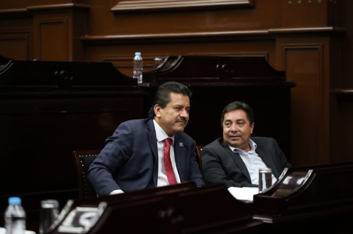 roberto carlos lopez garcía Colaboradores de diputados, también se irán con los que soliciten licencia