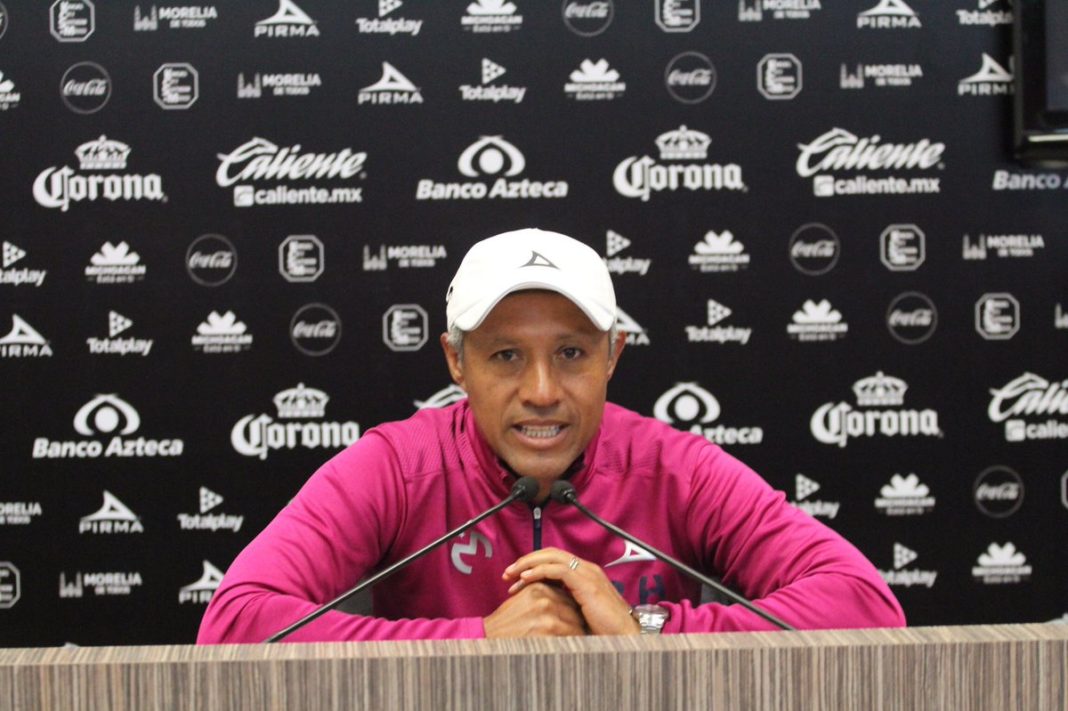 Estamos obligados a levantar la copa: Roberto Hernández