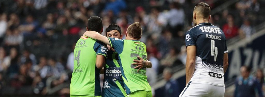 Puebla sorprende a Rayados en su casa