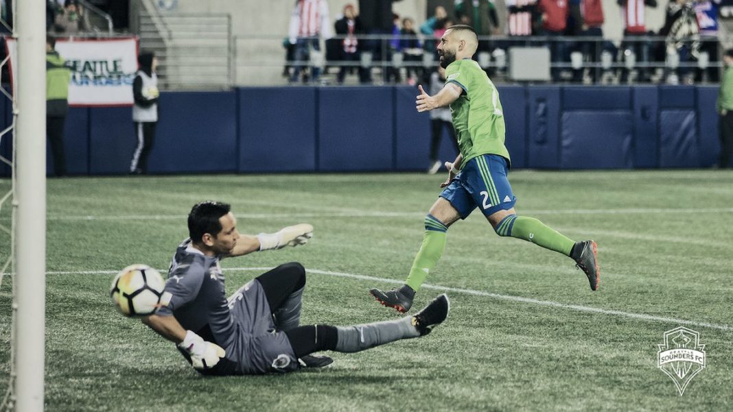 Clint Dempsey rescata al Seattle Sounders ante Chivas