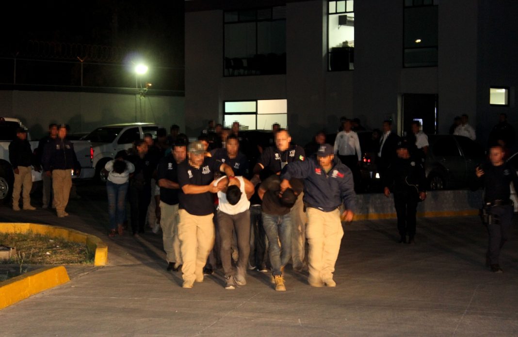 De los 20 detenidos en Pinzandaro, 13 se quedan por ataques a las vias de comunicación