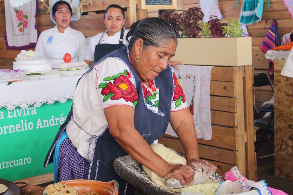 En grande festejan 15 años de encuentros de cocina tradicional