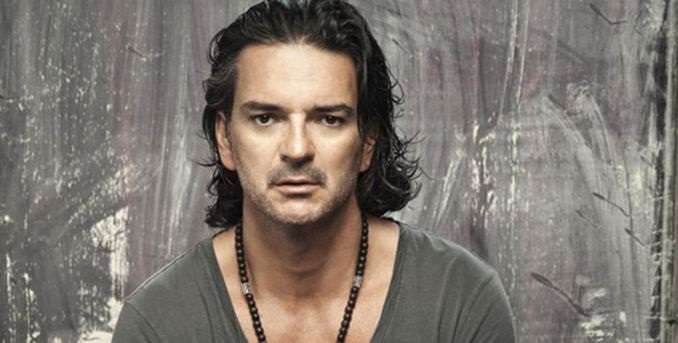 Ricardo Arjona lanza nuevo vídeo