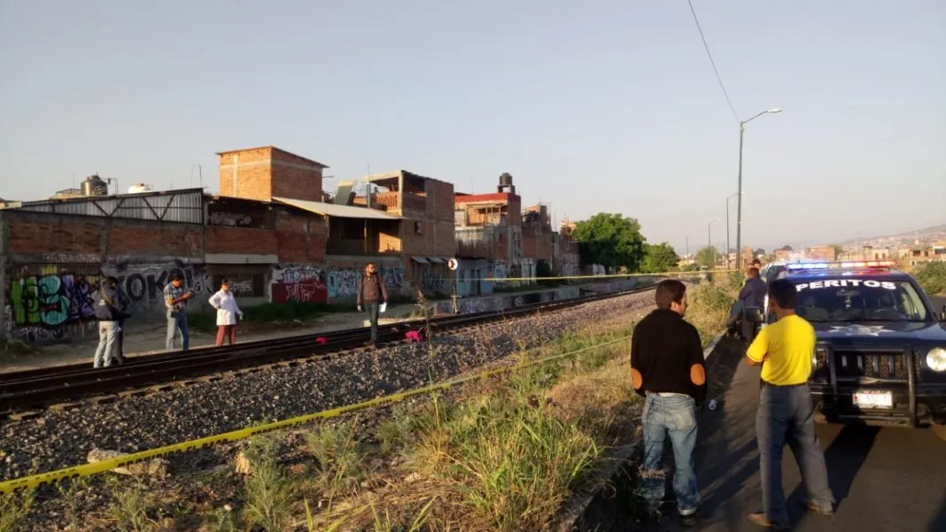 Tren arrolla a persona en Morelia