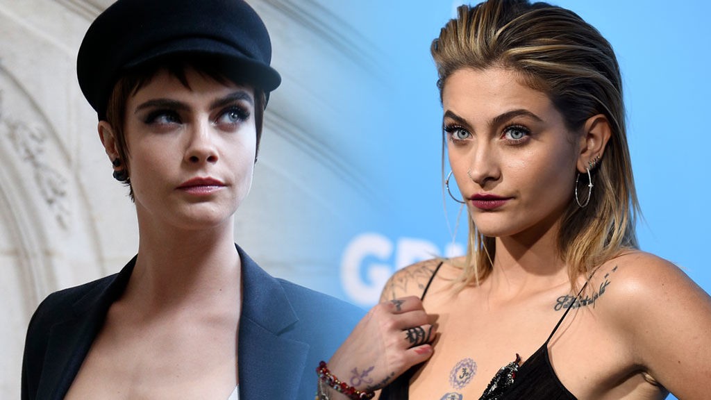 Paris Jackson se besa con famosa modelo