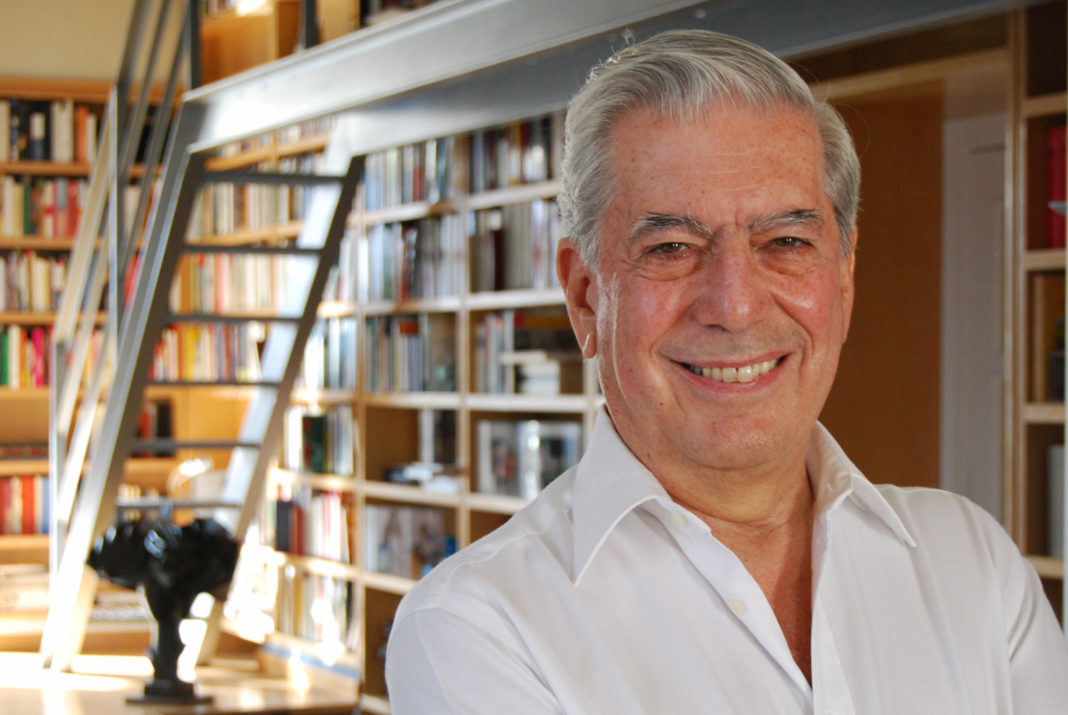 Celebra Mario Vargas Llosa 82 aniversario