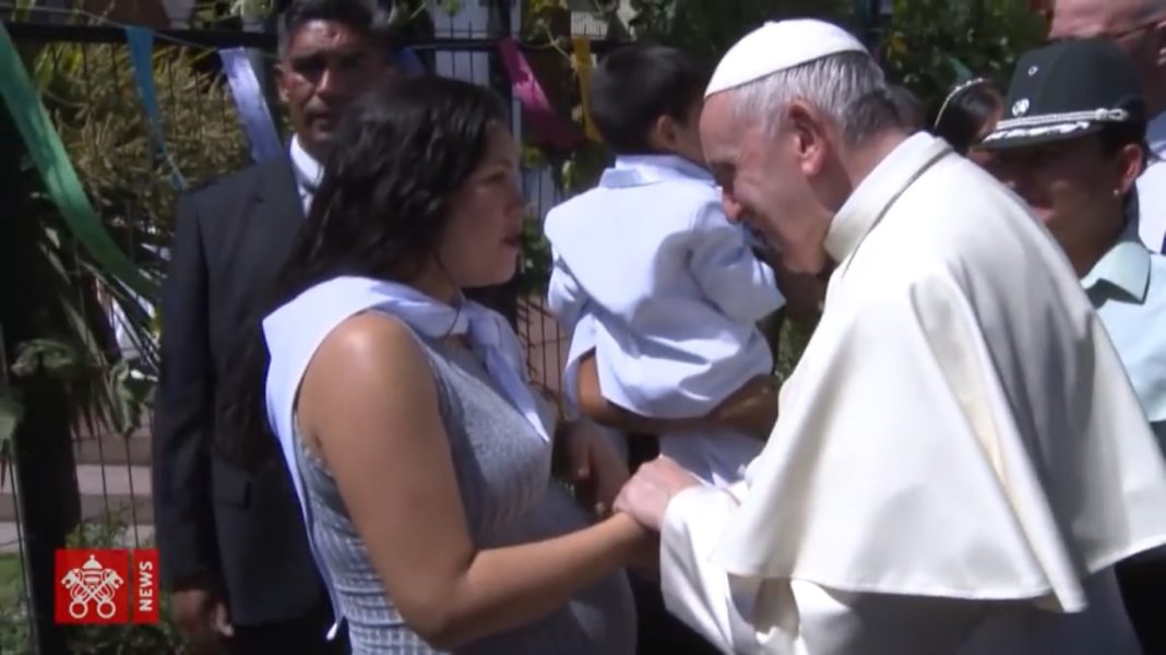 Reconoce el Papa aportación de la mujer a la sociedad
