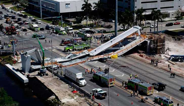 Colapsa puente peatonal recién inaugurado