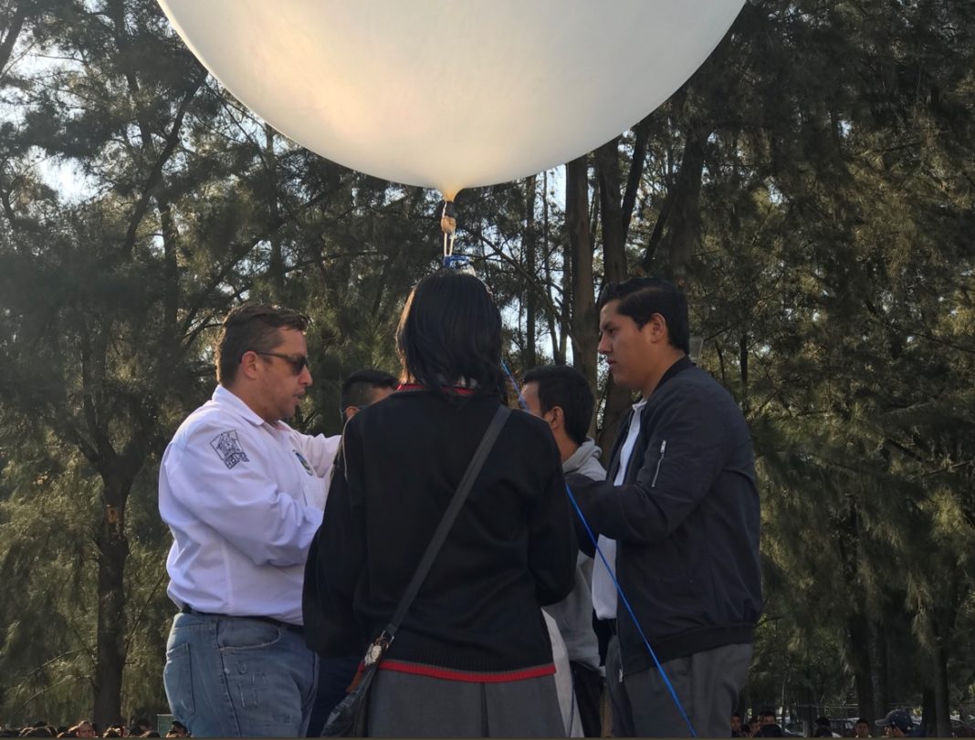 Lanzan el primer pico satélite michoacano a la estratosfera