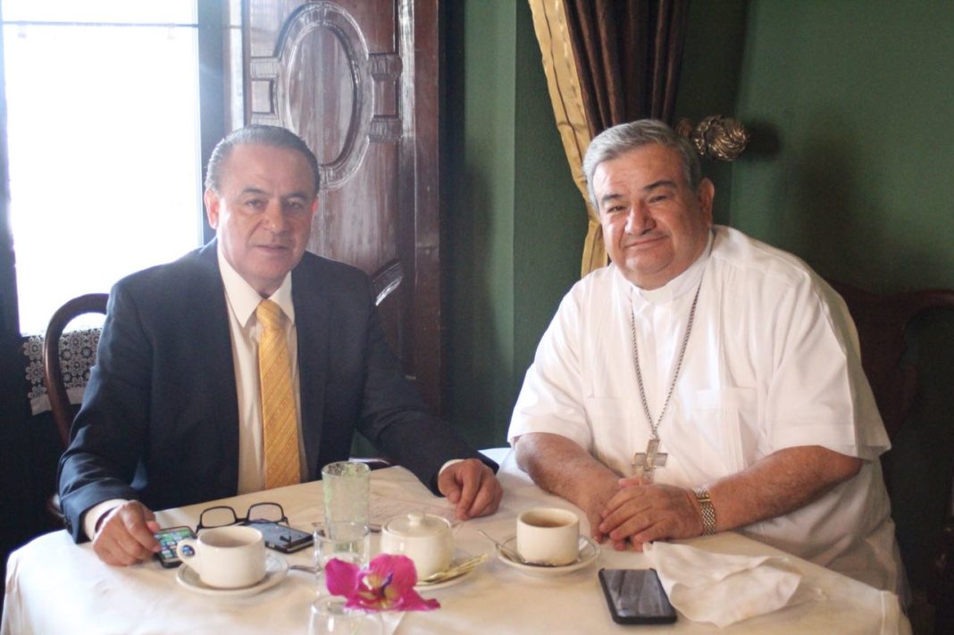 Se reúne Pascual Sigala con arzobispo de Morelia