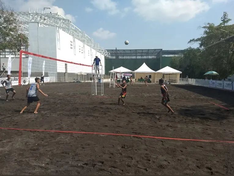Avanzan michoacanas en voleibol de playa