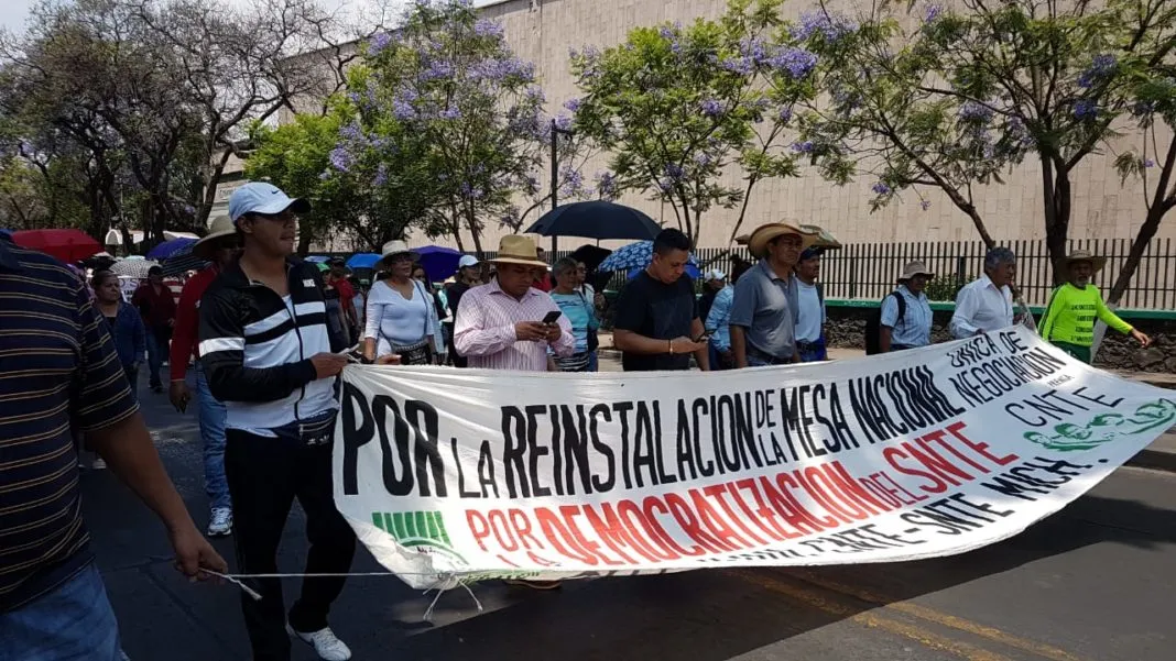 Se movilizan CNTE y FNLS en Morelia