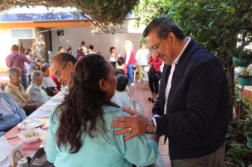 Jubilados y adultos mayores refrendan su confianza a Wilfrido