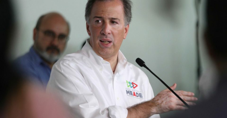 Promete Meade incrementar salario de docentes