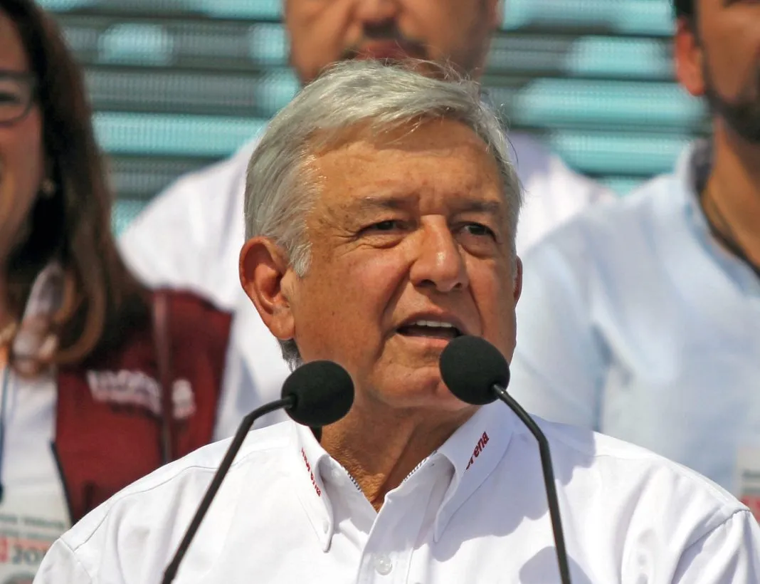 Circulan imágenes falsas contra AMLO con atores porno