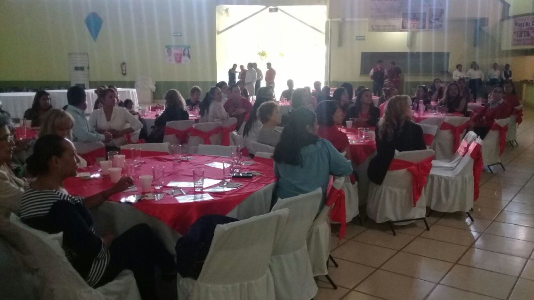 Xochitl Ruiz sostiene reunión con mujeres priistas