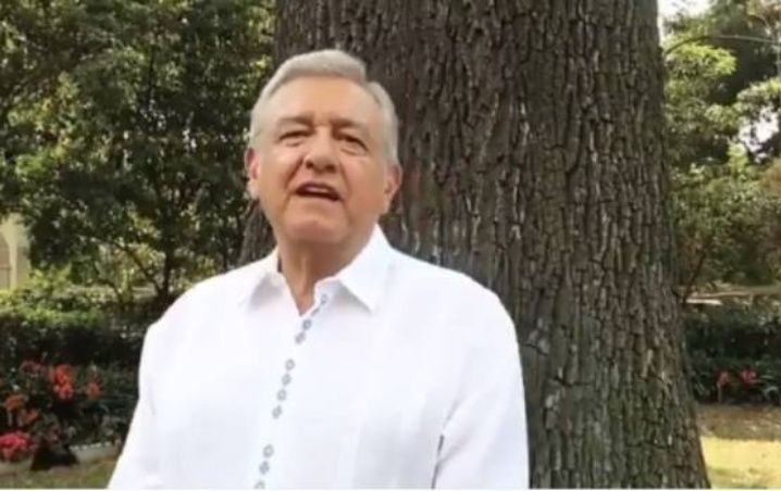 Llama AMLO a cuidar credenciales del INE